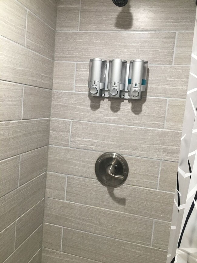 Building Photo - Three Bedroom Two Bath Home in the up and Coming Town of Hurricane