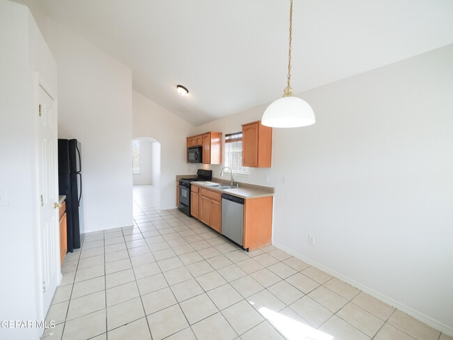 Building Photo - 12752 Tierra Salas Dr