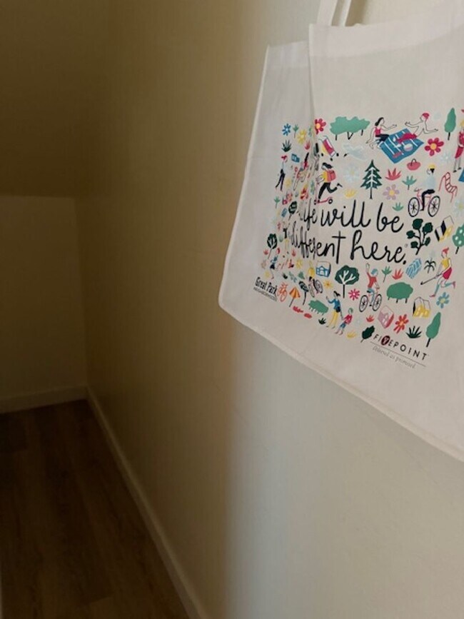 Building Photo - Irvine 2 bedroom with Upgrades