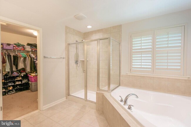 Building Photo - 8061 Side Hill Dr