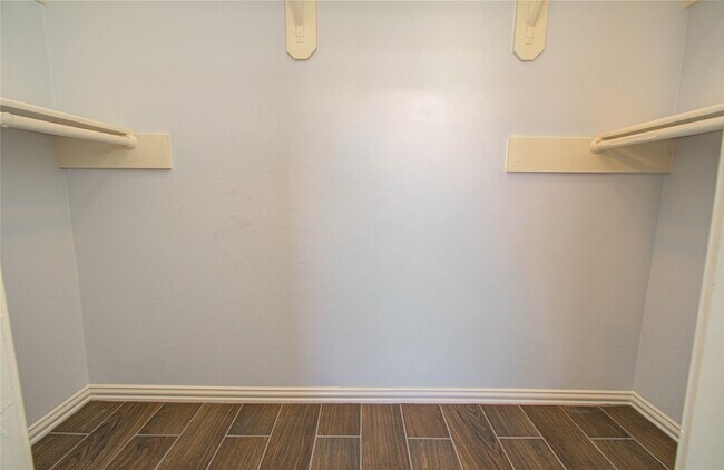 Building Photo - 2702 Fir Crest Ct