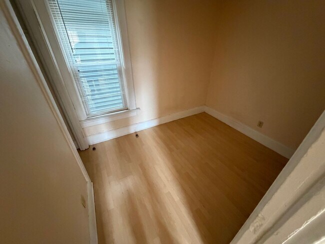 Building Photo - 454 N 28th St