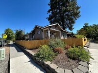 Building Photo - 218 NW Broadway St