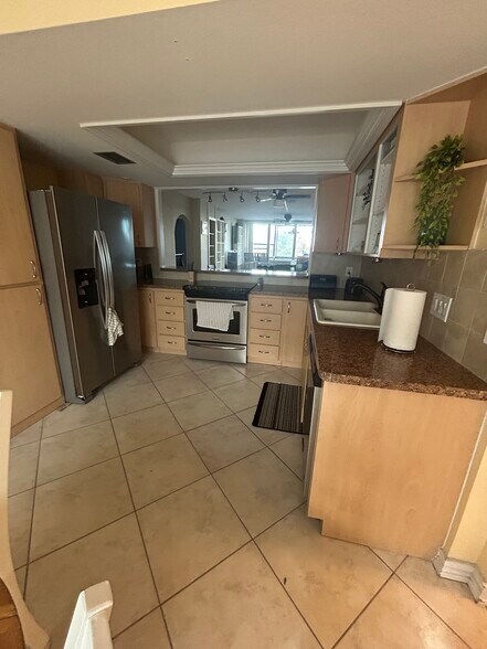 Building Photo - 2621 Cove Cay Dr