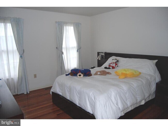 Building Photo - 5 Fox Chase Ln