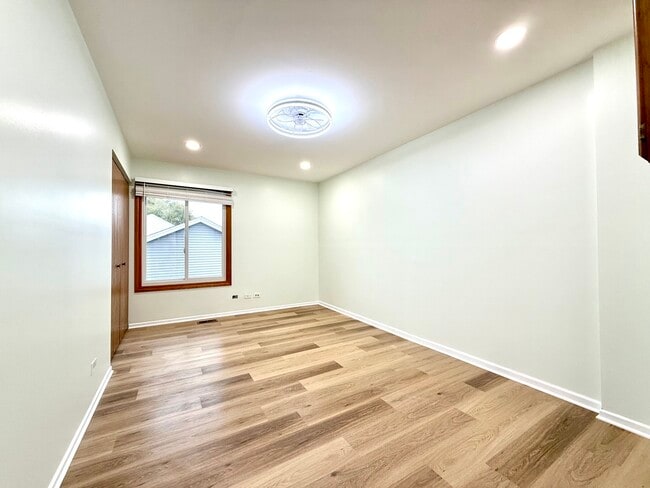 Building Photo - 2449 Carlton Dr