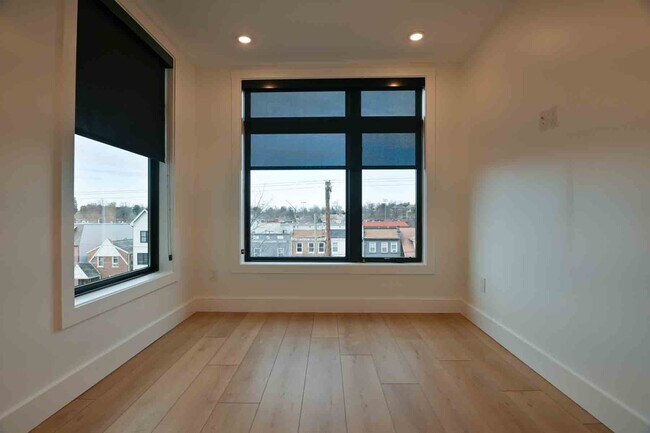 Building Photo - 2641 4th St NE