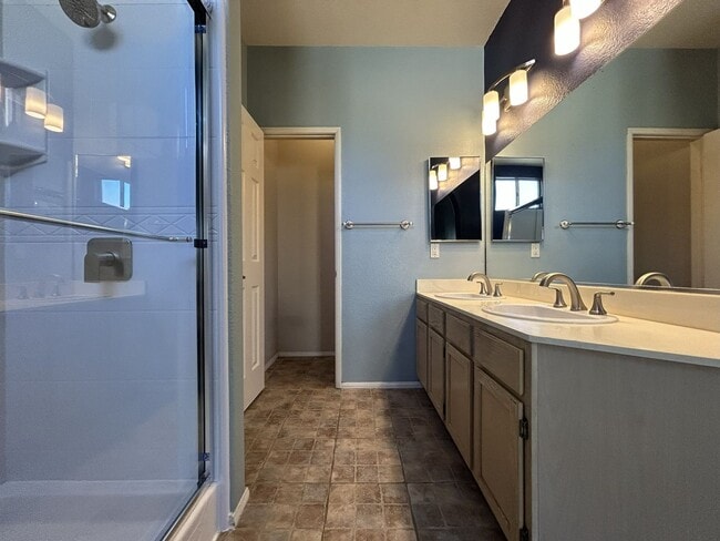 Building Photo - Beautiful 3bed/2bth in San Marcos!