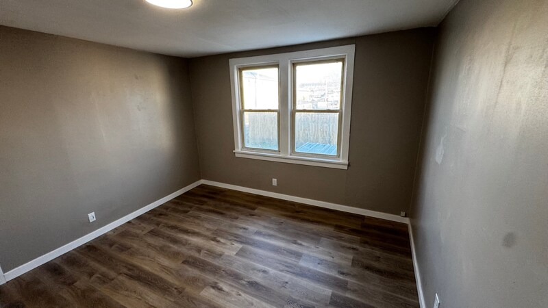 Building Photo - 400 Emma Ave