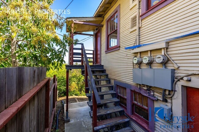 Building Photo - 517 Alhambra St