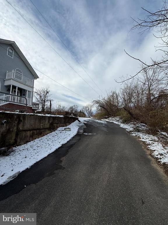 Building Photo - 3003 Preston Ave