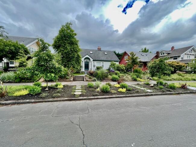 Building Photo - Well Maintained- 3 bed 2 bath Home - Piedm...