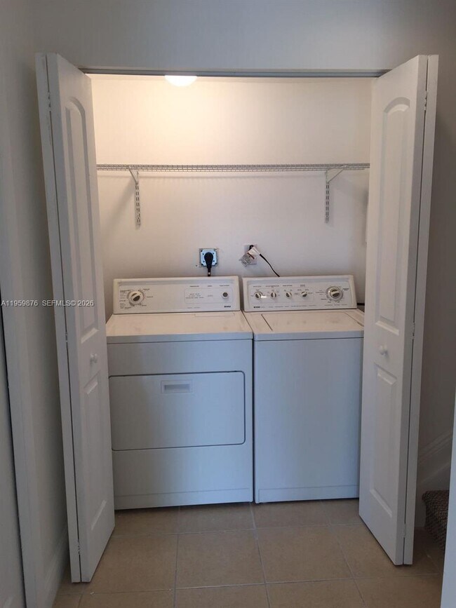 Building Photo - 10902 NW 83rd St