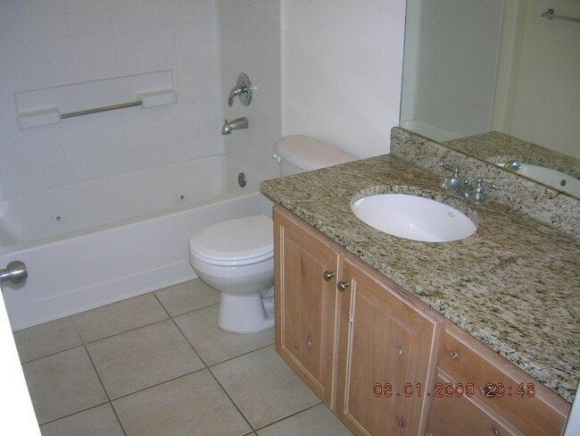 Building Photo - Great Condo with Tile & Granite