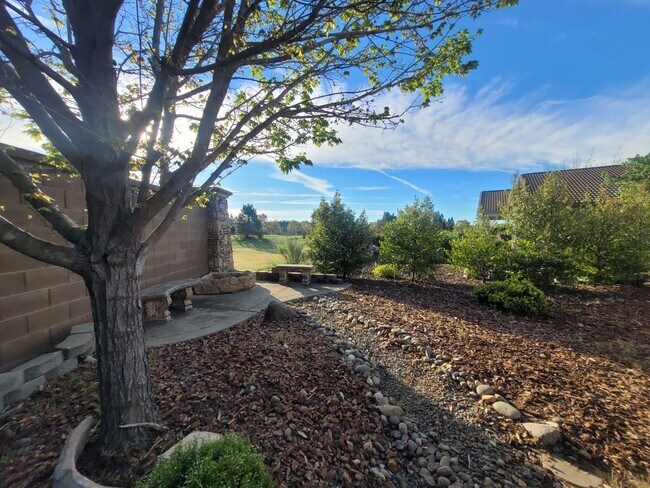 Building Photo - Sun City Lincoln Hills - Quiet courtyard with garden service & solar electric