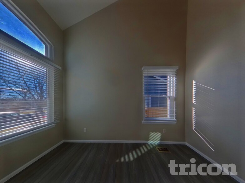 Building Photo - 2691 E 132nd Ave