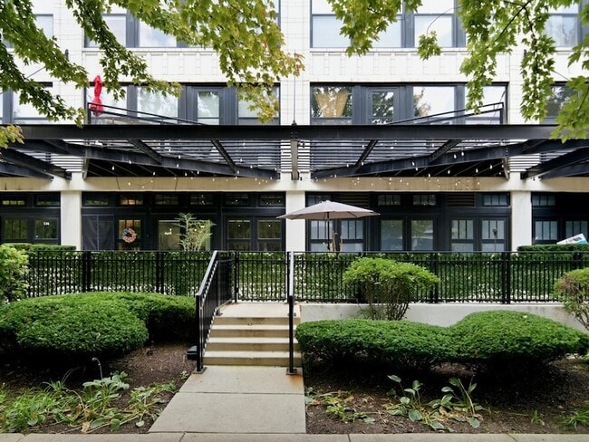 Building Photo - 1000 W 15th St