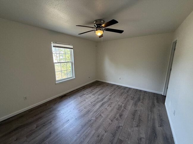 Building Photo - 1417 Raleigh Dr