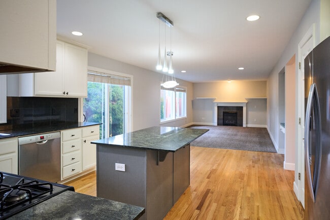 Building Photo - 10028 124th Ave NE