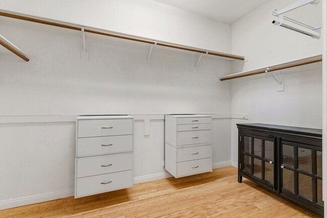 Building Photo - 612 Silver Grove St