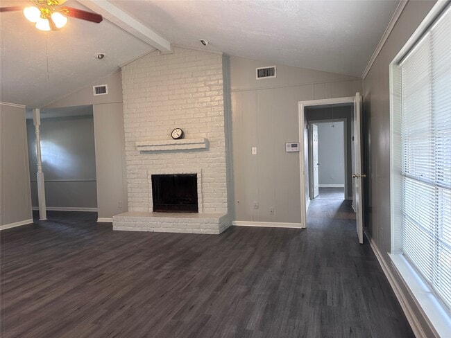 Building Photo - 13611 Fernhill Dr