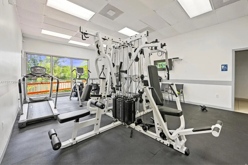 Building Photo - 1300 NE Miami Gardens Dr