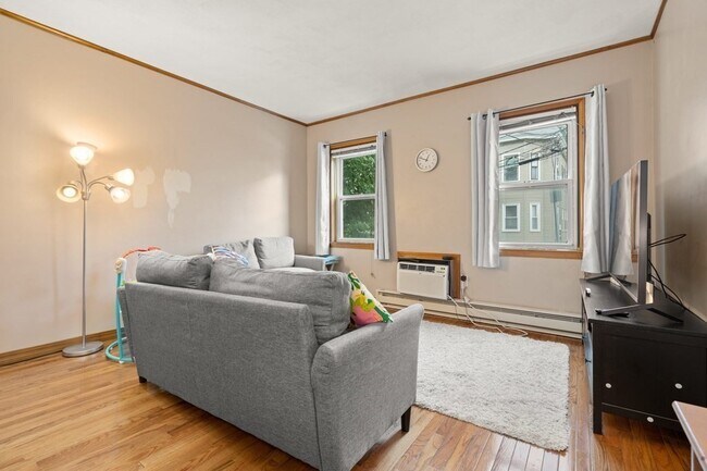 Building Photo - 46 Riverdale St