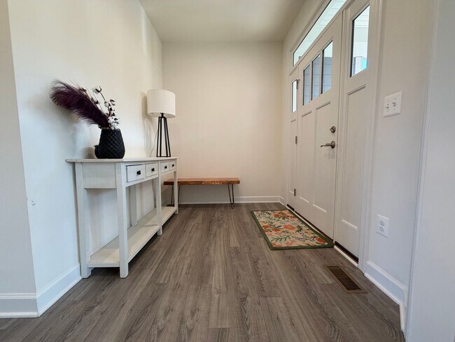 Building Photo - 1078 Delphi Ln