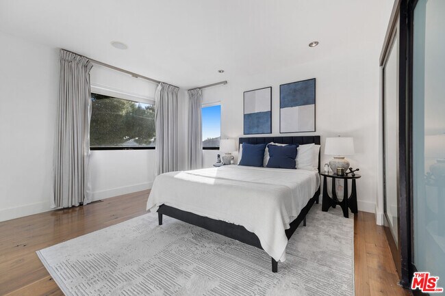 Building Photo - 1735 Summitridge Dr