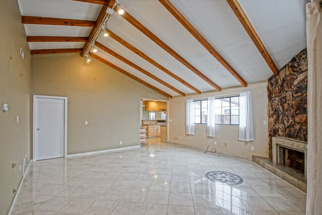 Building Photo - PARTIALLY REMODELED, SPACIOUS & BRIGHT, 4B...