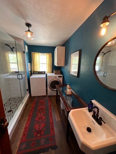 Building Photo - 616 W Mulberry St