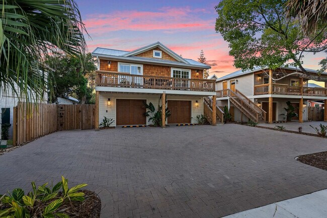 Building Photo - 30 W Castillo Dr
