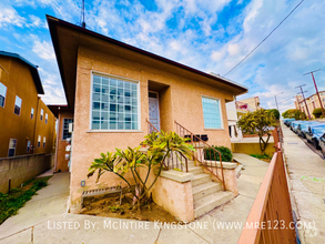 Building Photo - Charming Vintage Two-Bedroom Bungalow with...