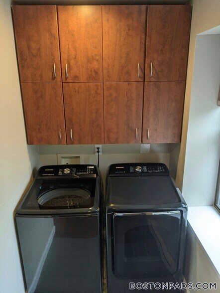 Building Photo - 197 Sidney St