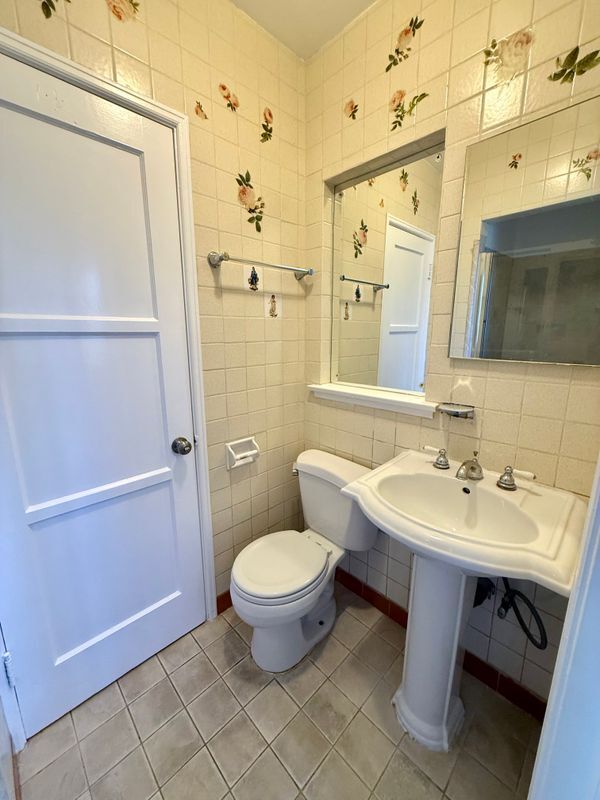 Building Photo - 1369 Norton Ave