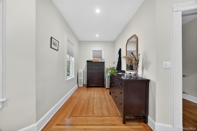 Building Photo - 121 Morris Ave