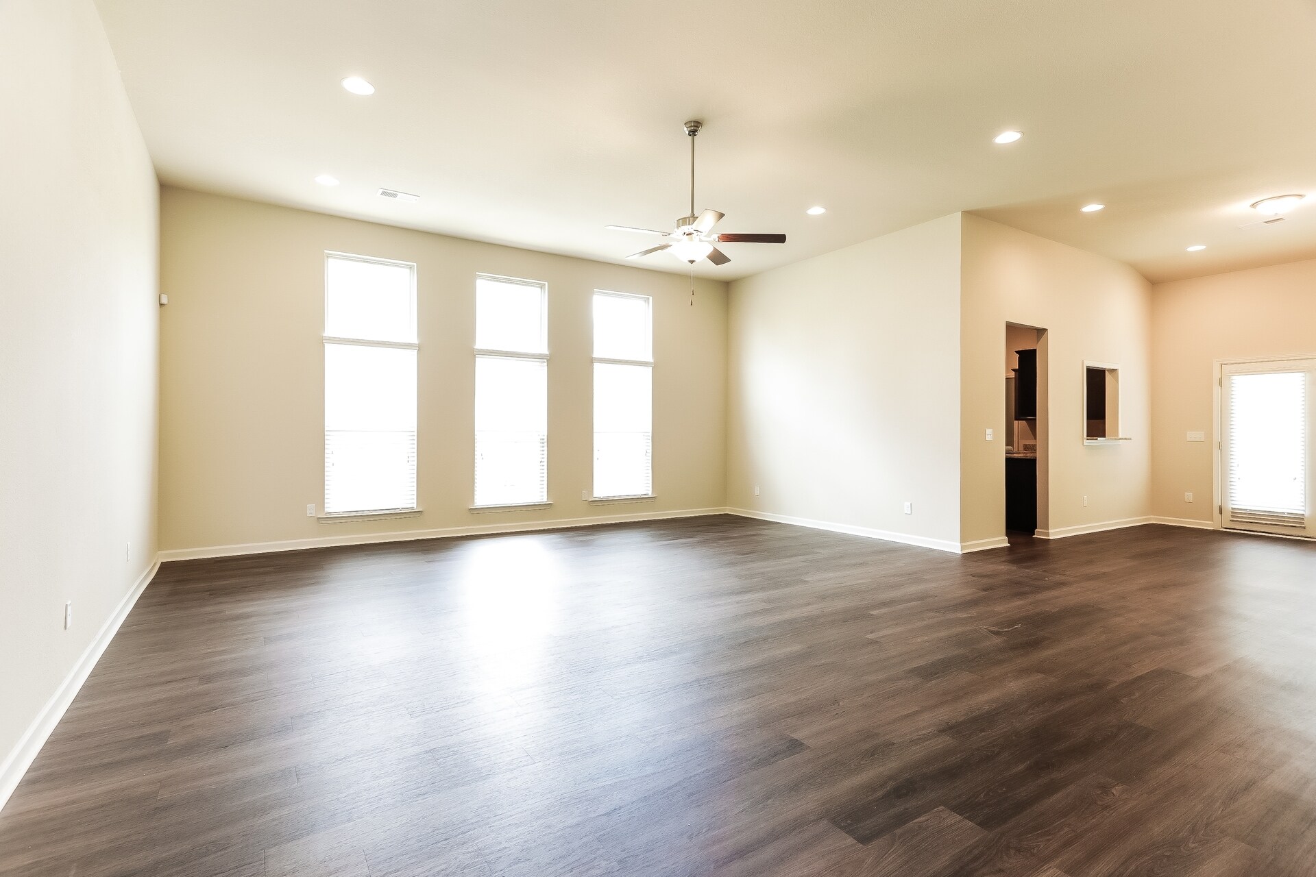 Building Photo - 325 Clover Cir