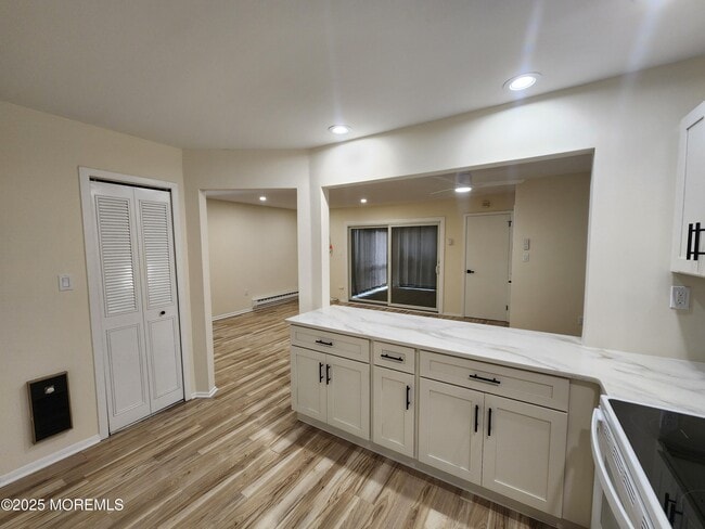 Building Photo - 129 Amberly Dr