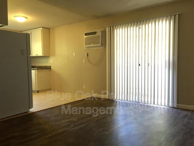 Building Photo - 346 Hickory St