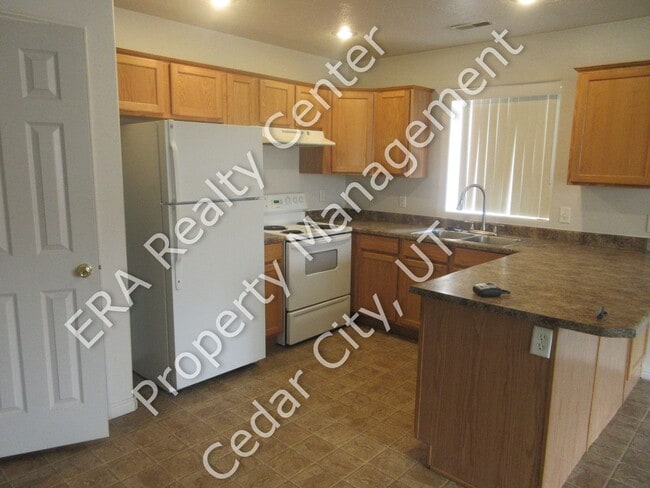 Building Photo - 3 Bedroom, 2 Bathroom Twin Home