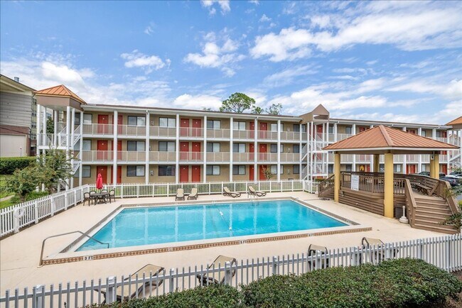Building Photo - True 1 Bedroom Overlooking Doak Campbell