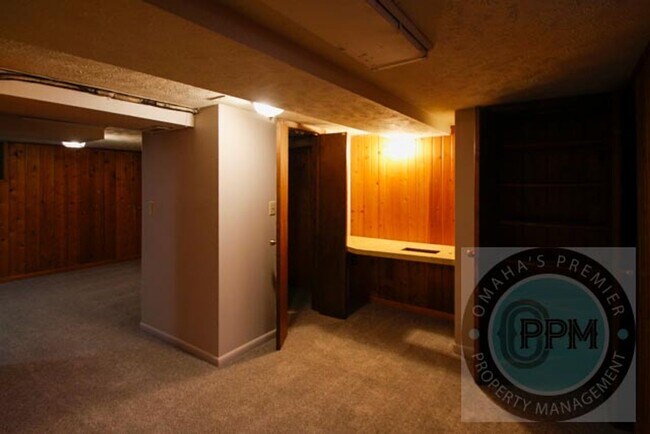 Building Photo - Spacious 4bd/2Ba Home