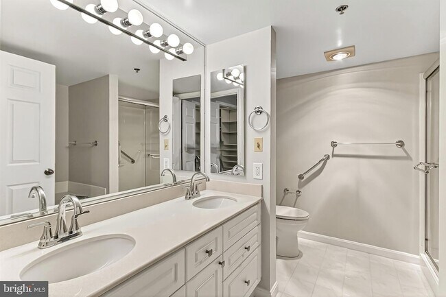 Building Photo - 2151 Jamieson Ave