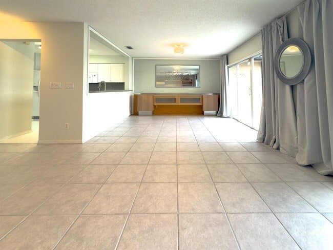 Building Photo - 1705 SW 110th Terrace