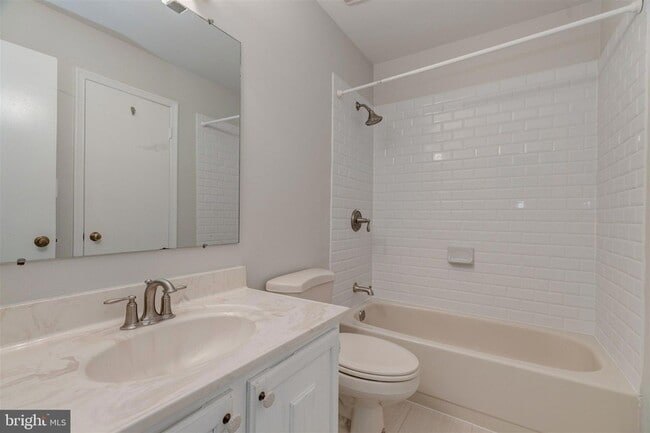 Building Photo - 2440 S Walter Reed Dr