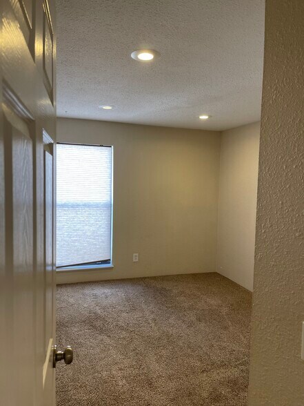 Building Photo - 9867 E Peakview Ave