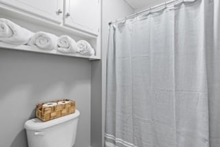 Building Photo - 160 Commons Dr