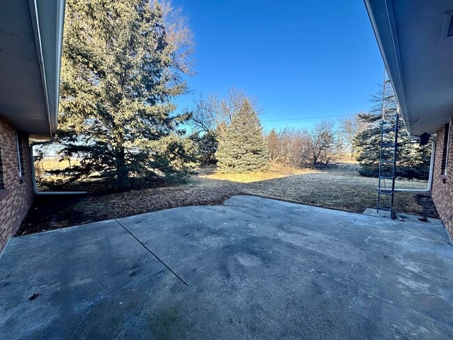 Building Photo - 4 bed, 2 bath acreage in Pickrell area