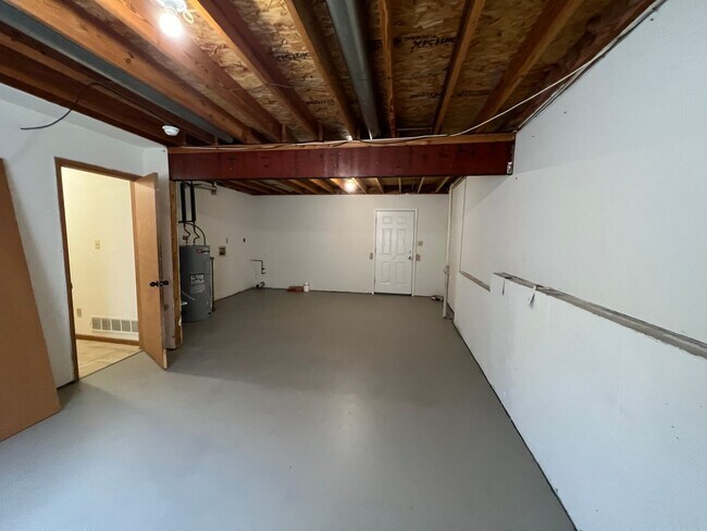 Building Photo - 615 Portsmouth Dr
