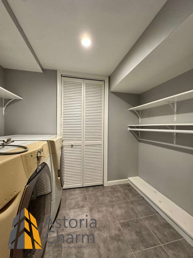 Building Photo - Spacious 3BR/2BA Home with Finished Baseme...